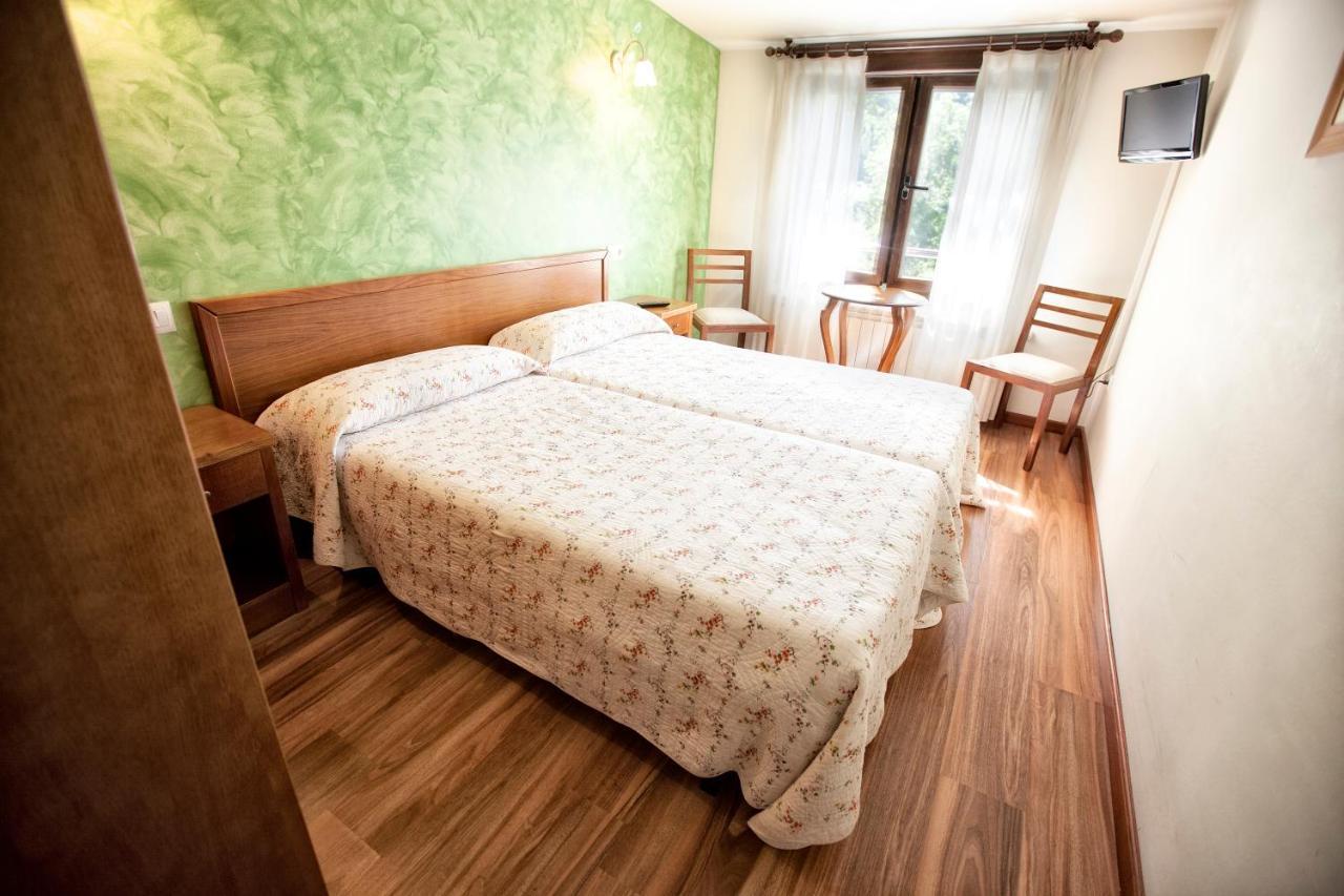 Hotel Covadonga Cangas de Onis Exterior photo